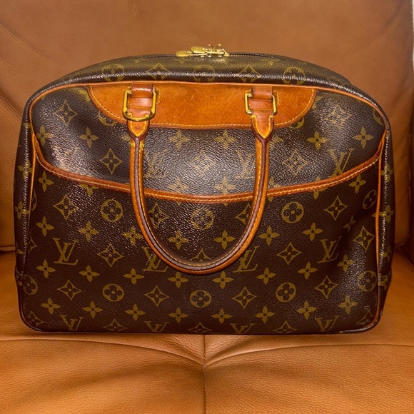 Louis Vuitton Monogram Deavuille Handbag with COA - Picture 1 of 15